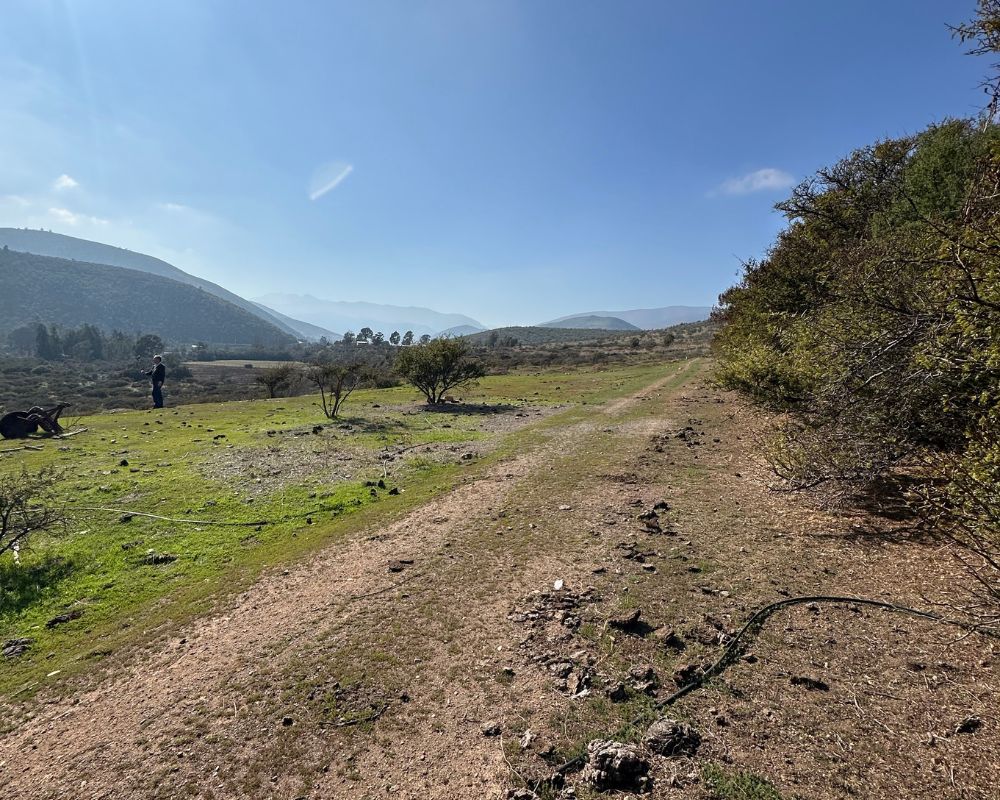 ENCANTADORA PARCELA CON CASA Y DERECHOS DE AGUAS