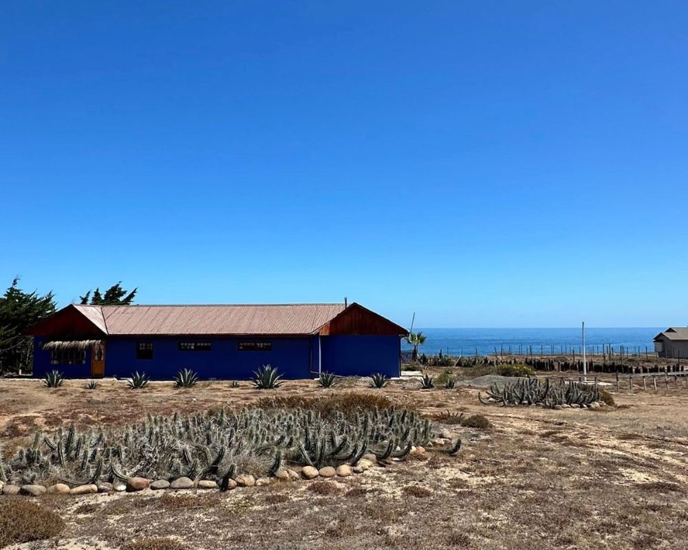 HERMOSA CASA DE PLAYA TOTALMENTE AMOBLADA, PRIMERA LÍNEA DE MAR